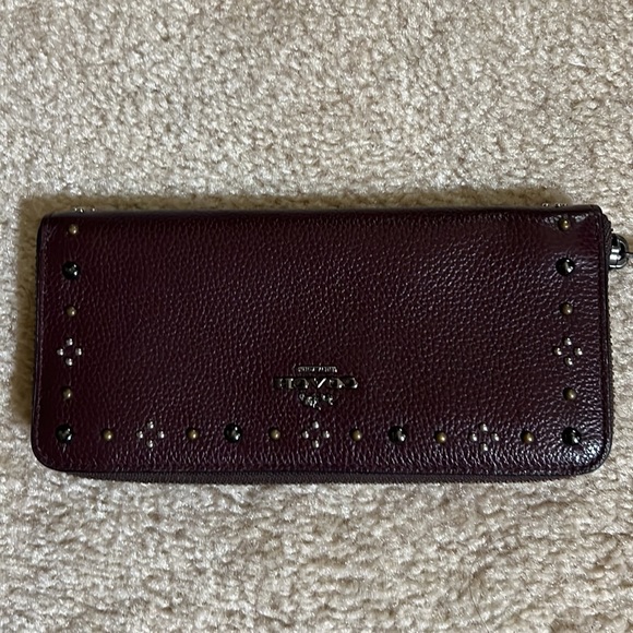 Burgundy Coach purse with matching long wallet - Picture 16 of 17